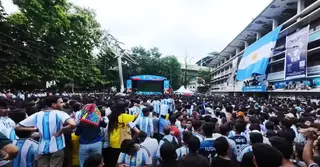 শিক্ষার্থীদের বিশ্বকাপ উৎসবের রং বদলে যায় ক্যাম্পাসভেদে!